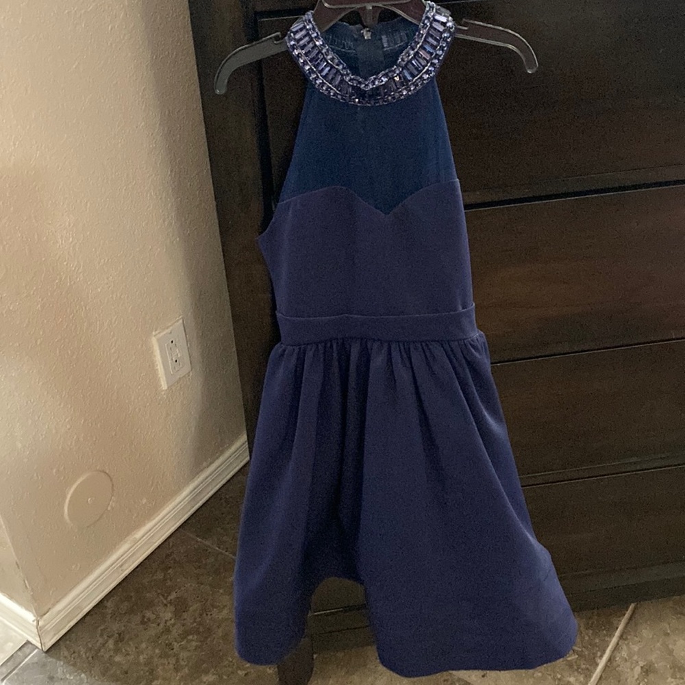 Little girls formal dress size 7, used once. Like new